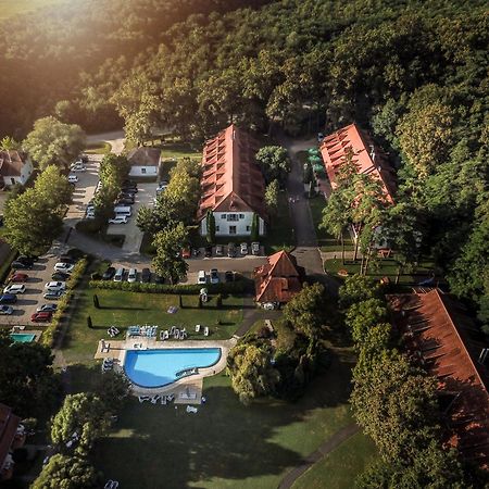 Готель Abbazia Country Club Nemesnep Екстер'єр фото