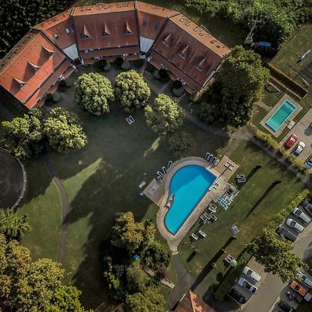 Готель Abbazia Country Club Nemesnep Екстер'єр фото