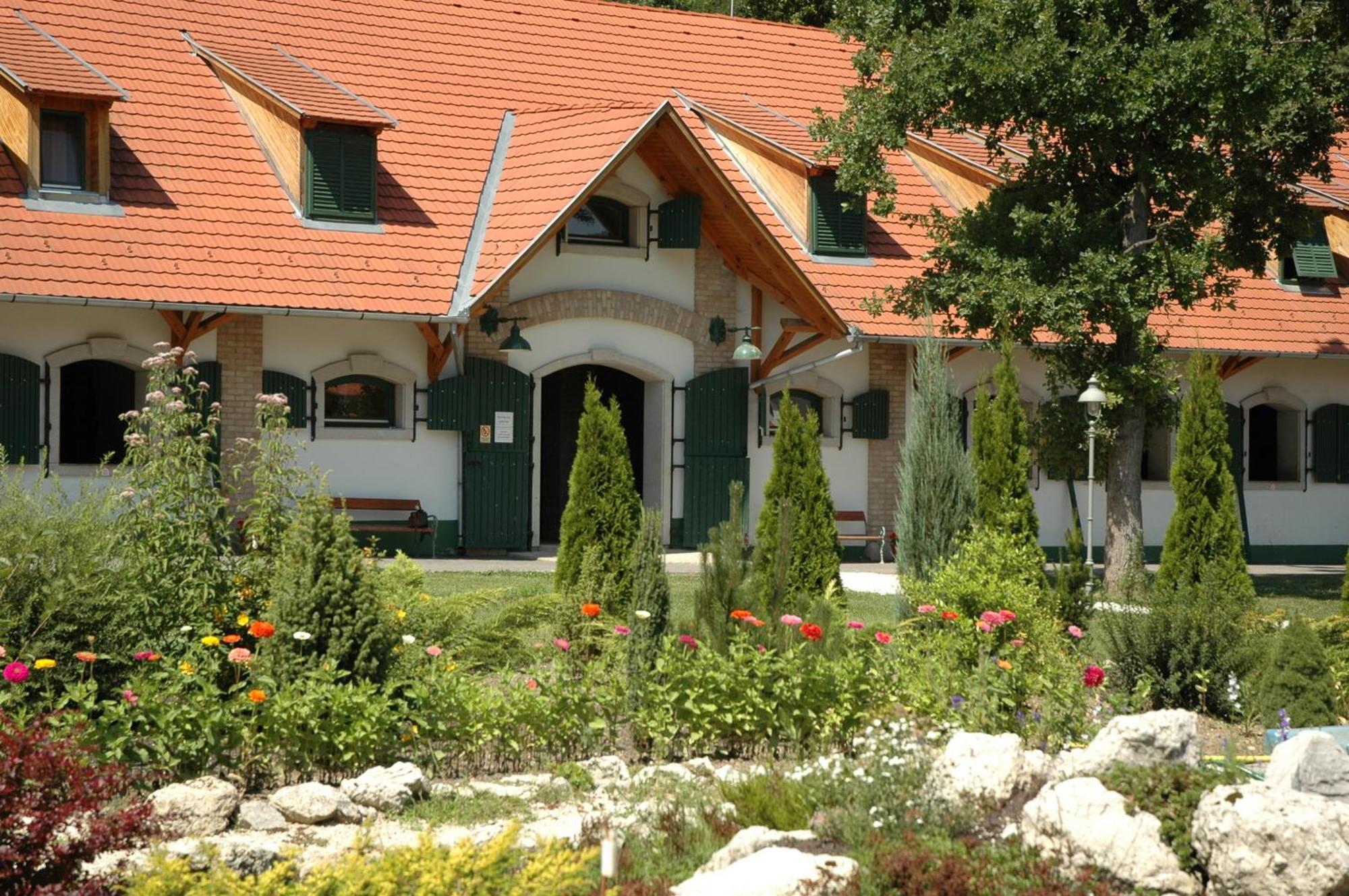 Готель Abbazia Country Club Nemesnep Екстер'єр фото