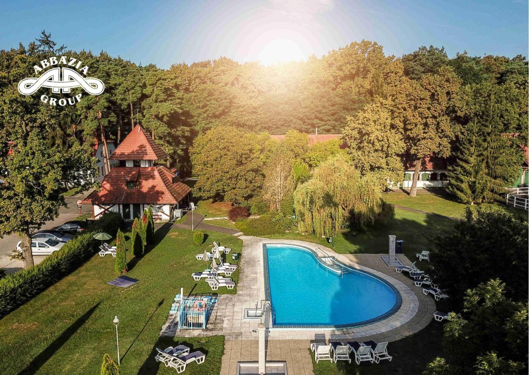 Готель Abbazia Country Club Nemesnep Екстер'єр фото