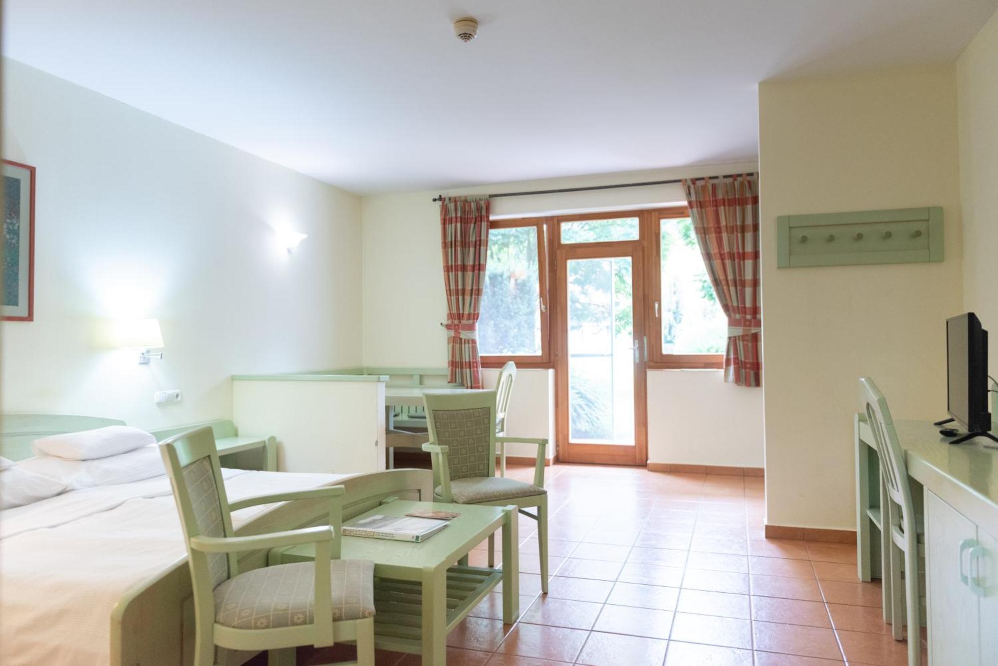 Готель Abbazia Country Club Nemesnep Екстер'єр фото